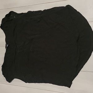 American Eagle black tee with lace